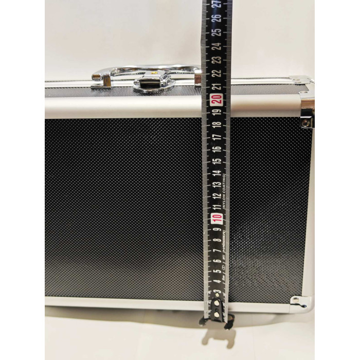 Металлопластиковый кейс для оборудования с ключом и поролоновым наполнителем размером 30×20×10 см