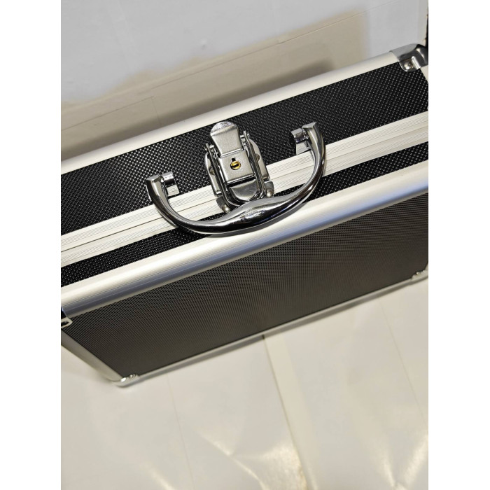 Металлопластиковый кейс для оборудования с ключом и поролоновым наполнителем размером 30×20×10 см